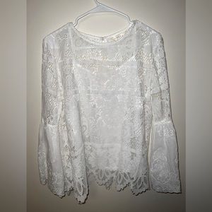 Size M Beautiful lace long sleeve flare sleeves with under tank top